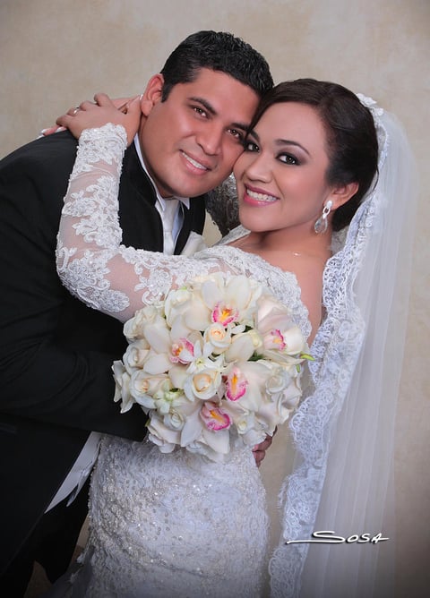 Ing. Iván Arturo Gómez Franco e Ing. Daniela Guadalupe Hernández Tovar recibieron la bendición nupcial el dí­a 4 de enero del 2014 en la Parroquia Los Ángeles. Sus padres son: Sra. Marí­a Antonia Tovar Medina y Sr. Arturo Hernández Arreola, Sra. Bricelda Yolanda Franco Martí­nez y Sr. Pablo Gómez Campos.- Studio R. Sosa.