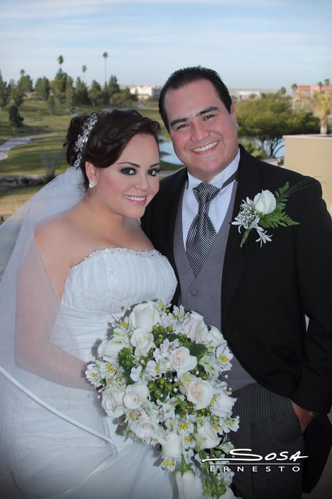 Lic. Mayra Lizeth Sandoval Sotelo y Lic. Luis Eduardo Gutiérrez Mendoza contrajeron matrimonio el dí­a 18 de enero de 2014 en la Iglesia de San Pedro Apóstol. Los padres de los recién casados son los señores: Dr. Jesús Manuel Sandoval Martí­nez (f) y María del Carmen Sotelo de Sandoval, Eduardo Gutiérrez y Marí­a del Pilar Mendoza de Gutiérrez.- Studio E. Sosa.