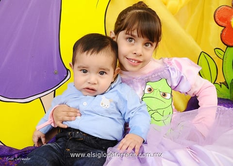 MUY LINDA,  Mía Victoria Acevedo Núñez celebró sus cuatro añitos de vida acompañada de su hermanito, Andrecito.- Érick Sotomayor Fotografía