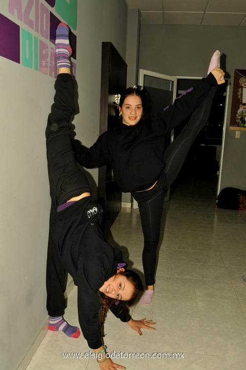 Andrea y Nelly.