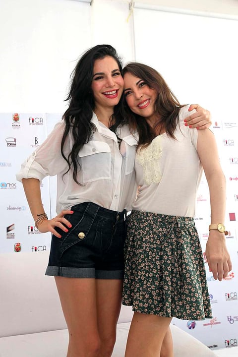 Referente a la televisión, la actriz continúa en pláticas con Televisa para una nueva serie, de la que no dio detalles, "tengo muchas ganas de hacerla, porque mi personaje es muy pícaro".