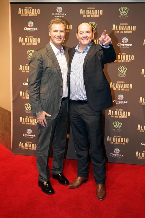 A su paso por la alfombra roja instalada afuera del cine, ambos actores se mostraron muy complacientes con el público y la prensa que los esperaba en el lugar, y se dieron tiempo para saludar con la mano a decenas de personas.