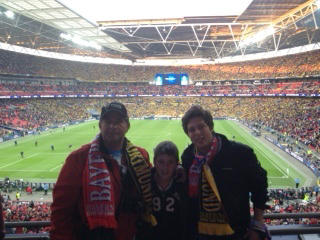 Mauricio T., Emilio B. y Mauricio T. junior en la final de la Champions League Londres 2013