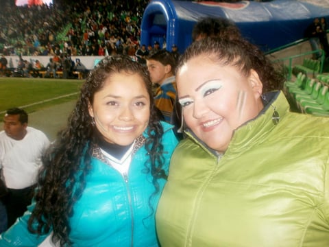 Amigas en el estadio