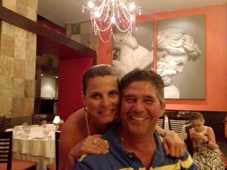 Maribel y Mauricio festejan 25 años de casados.