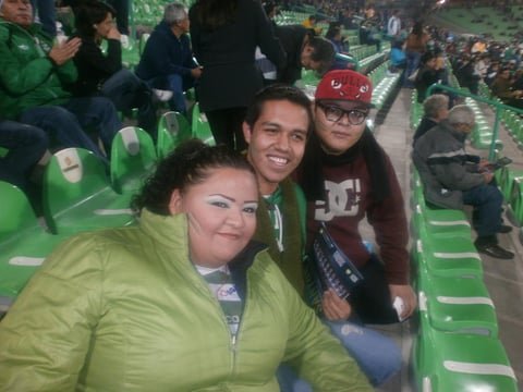 Apoyando al Santos.