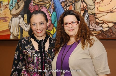EN CONFERENCIA.  Renata y María Teresa.