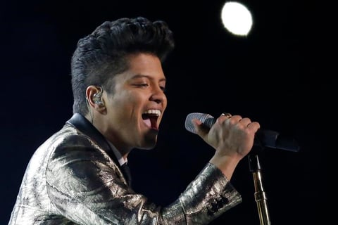 Llegó el medio tiempo y los fanáticos presenciaron el espectáculo de Bruno Mars.