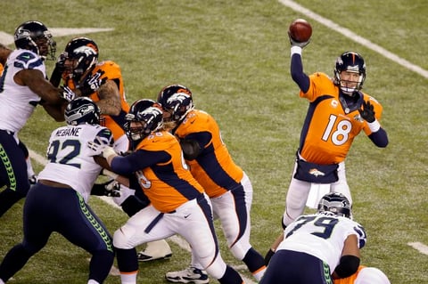 Manning nuevamente fue interceptado, ahora por el linebacker Malcolm Smith,