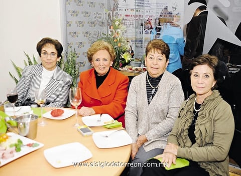 Lucía, Pilar, Leonor y Lucero.