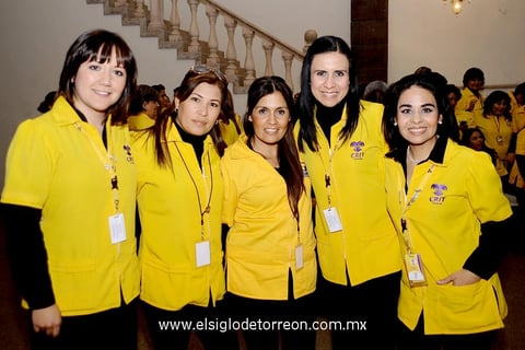 LA FOTO DEL RECUERDO.  Rosa, Vero, Cristy, Susy y Zaide.