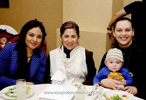Silvia, Luz, Deborah y Sebastián.