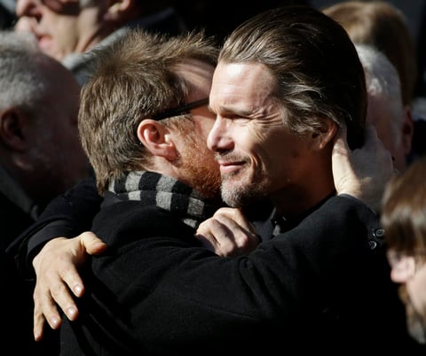 Ethan Hawke se mostró triste en el Funeral.