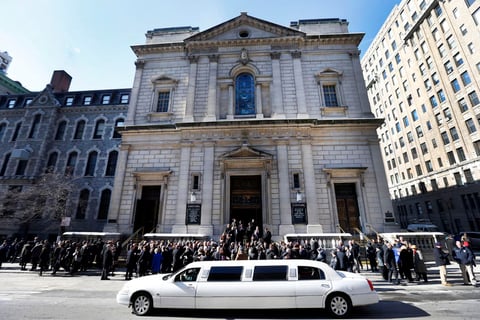 El funeral se llevó a cabo en una iglesia del lujoso barrio del Upper East Side, en Manhattan.