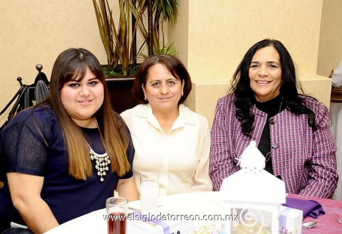 EN PRENUPCIAL.  Magda, Lourdes y Fabiola fueron captadas en reciente evento social.