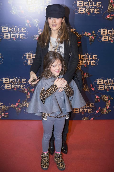 La mexicana Salma Hayek acudió con su hija Valentina al estreno.