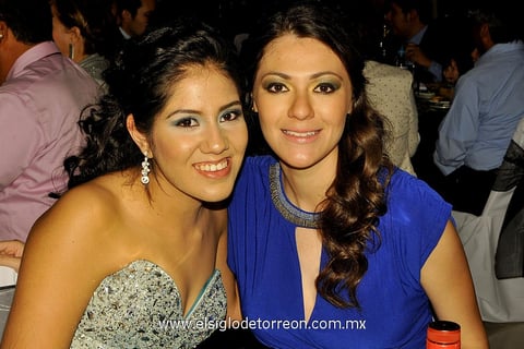 EN RECIENTE EVENTO.  Cristy y María.