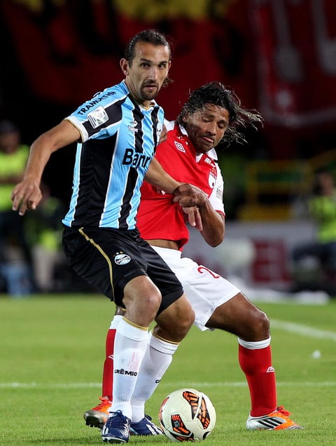 Otro futbolista destacado es Hernán Barcos del Gremio brasileño.