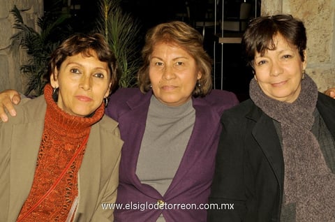 María Concepción, María Cricencia y Xóchitl.