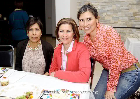 Lupita, Carmen y Mónica.