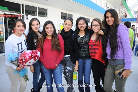 Lucía, Viridiana, Karen, Andrea, Miri, Lalo y Alejandro.