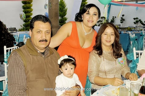 15022014 La festejada recibiendo los mejores deseos de parte de: Fabiola del Campo, Citady Zamarrón, Lourdes García y Cynthia Zamarrón.