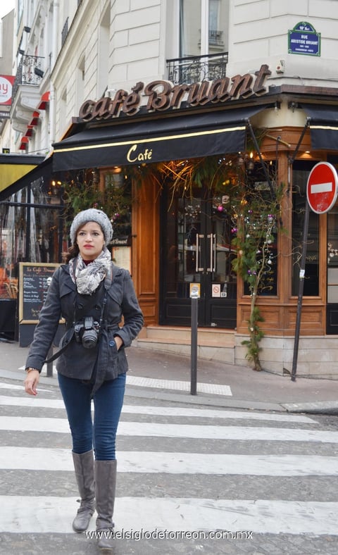 DESDE PARíS, FRANCIA.  Viridiana Alonso disfrutó gratos recorridos en el viaje que realizó a "la ciudad del amor".