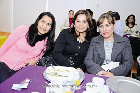Eréndira, Zoyla y Heli.