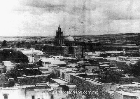 18022014 Panorámica del pueblo de Totatiche, Jal., en 1944, cuando yo estudiaba en el Seminario de ese lugar, donde gané mi primer premio literario, donde publiqué mi primer artículo periodístico y mis primeras poesías, en la revista "Lux", que publicábamos los seminaristas y cuyo primer número apareció el 12 de marzo de 1944.