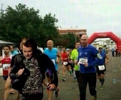 En distintos memes se puede ver a Styles corriendo en un maratón.