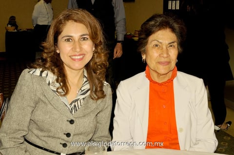Conchita Arguijo Rosales y Luly Hernández Arguijo.