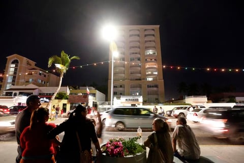 Tras la detención del Joaquín "El Chapo" Guzmán, el condominio Miramar se mantiene entre el gusto de turistas, que siguen buscando el lugar para tomarse la foto.