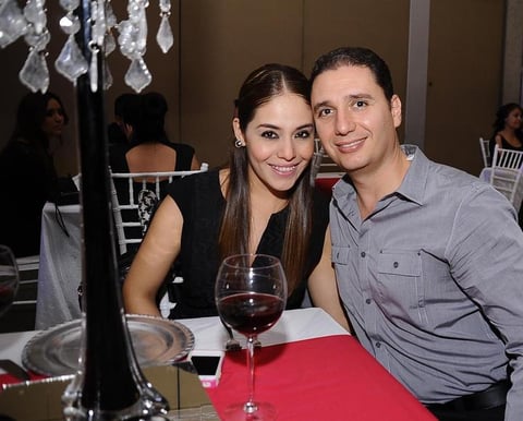 Angélica y Mauricio Celebran el amor Amena velada en pareja.