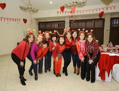 Amigas del grupo de baile festejaron el Dí­a del Amor y la Amistad.