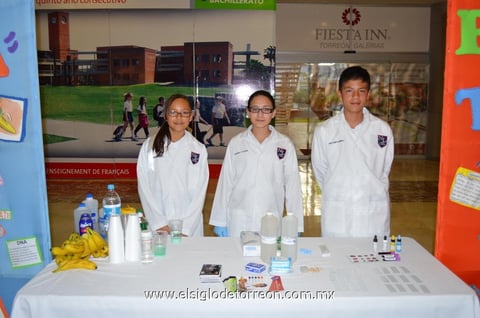Grupo de 2º año y su proyecto sobre el Generador Hidráulico. Christian García, Mariana Torres y Casandra Salmón.