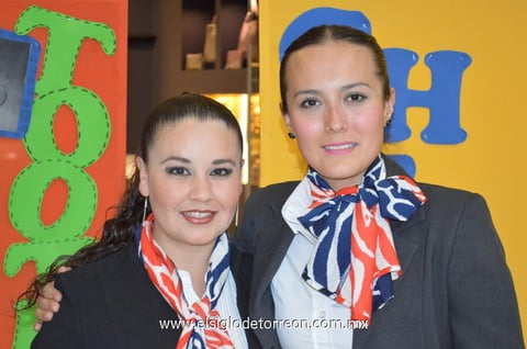 COMPAñERAS.  Sara Rojas y Violeta Orozco.