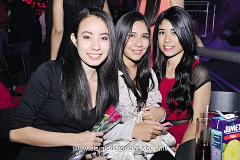 CELEBRAN.  Estefanía, Sofía y Brenda.