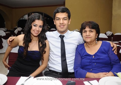 Érika, Carlos y Olivia.