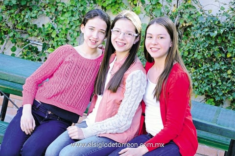 LA FOTO DEL RECUERDO.  Valeria, Pily y Gaby.