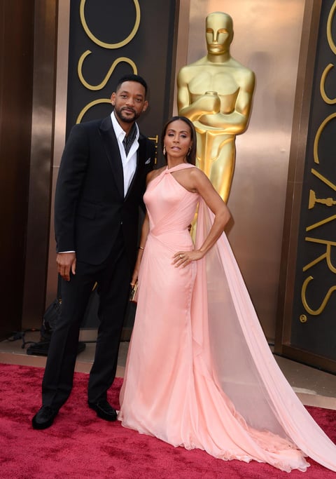 Will Smith lució un look muy casual en la alfombra roja.