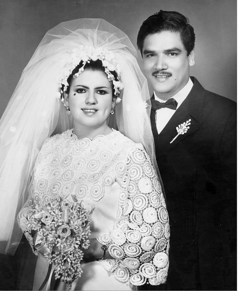 María Elena Fraire Vela y Dr. Guillermo Monreal Escoto (f), el día que contrajeron matrimonio, hace más de cuatro décadas.