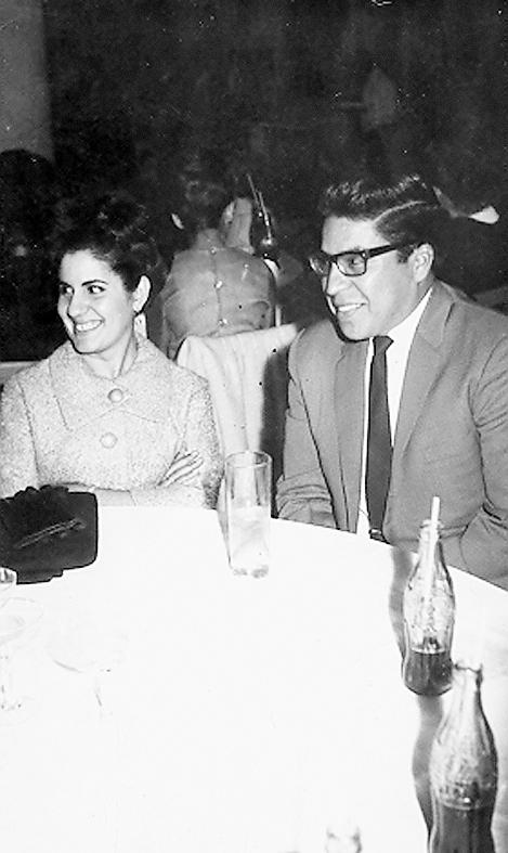 Dionisio Sánchez Herrera con su esposa María Dolores en una celebración, hace varios años.