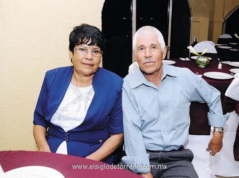 EN CELEBRACIóN.  María Guadalupe y Abelardo.