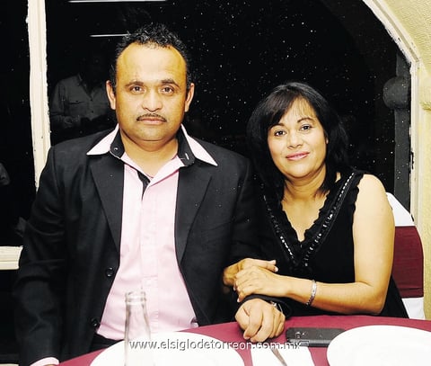 EN UNA BODA.  Asunción y Rosa Nelly.