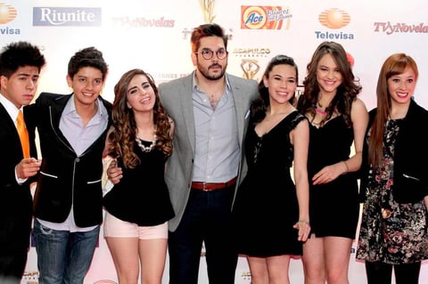 Se revelaron ya a los nominados para la entrega de los premios TVyNovelas 2014 en un evento en que distintas personalidades del espectáculo mexicano acudieron y desfilaron por una alfombra roja. El productor Pedro Ortíz de Pinedo junto al elenco de la serie juvenil la CQ acudieron al evento.