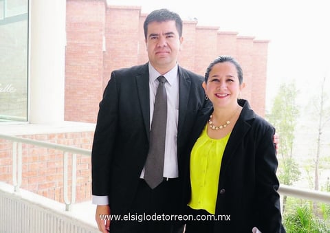 EN PRESENTACIóN DE LIBRO.  Guillermo y Brenda.