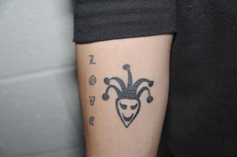 Estos son algunos de los 20 tatuajes que el artista canadiense de 20 años tiene en brazos, torso, piernas, espalda y otros lugares de su cuerpo.