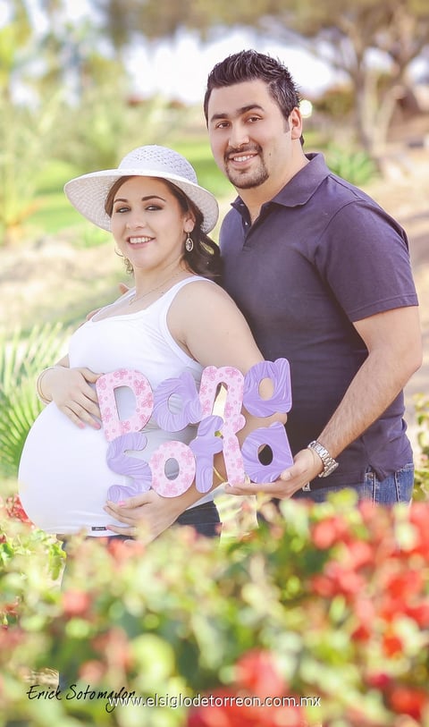 Iris Belén Velázquez de Mata y su esposo Ricardo Mata Arratia, muy contentos en espera de su primer bebé, quien se llamará Dana Sofía.- Érick Sotomayor Fotografía
