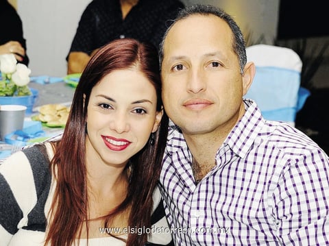 EN PAREJA.  Ana Lorena y José.