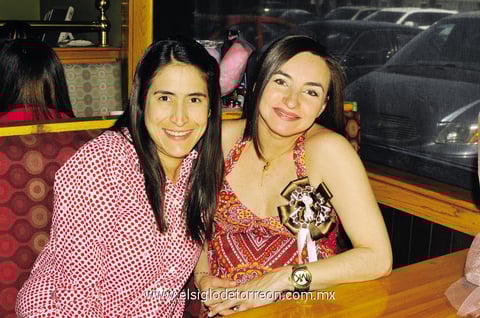 EN FIESTA DE CANASTILLA.  Martha y Mónica.